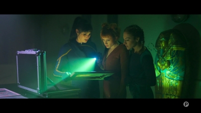2024_-_Cats_Eyes_S01E06_mkv4880.jpg