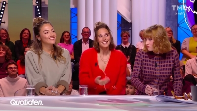 2024-11-12_-_Quotidien_-_Cats_Eyes_Interview_mp47549.jpg