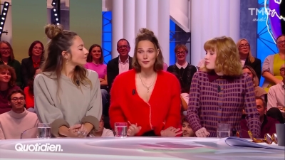 2024-11-12_-_Quotidien_-_Cats_Eyes_Interview_mp47551.jpg